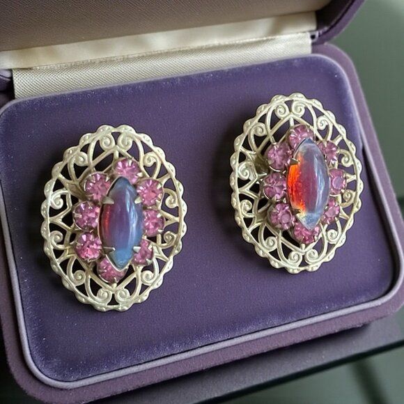 Vintage Dragon Breath Rhinestone Earrings Gold Tone Filigree Screwback Art Glass - Picture 15 of 15